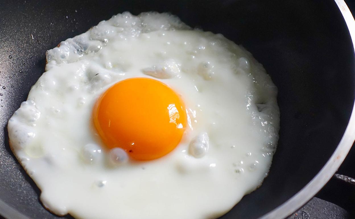 Como hacer un huevo frito sin aceite